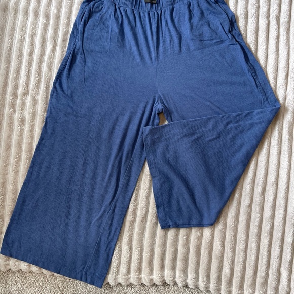 Eddie Bauer Pants - Eddie Bauer Textured Blue Cropped Pants